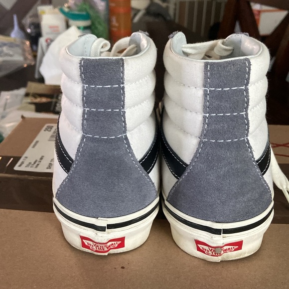 Vans - Picture 3 of 3